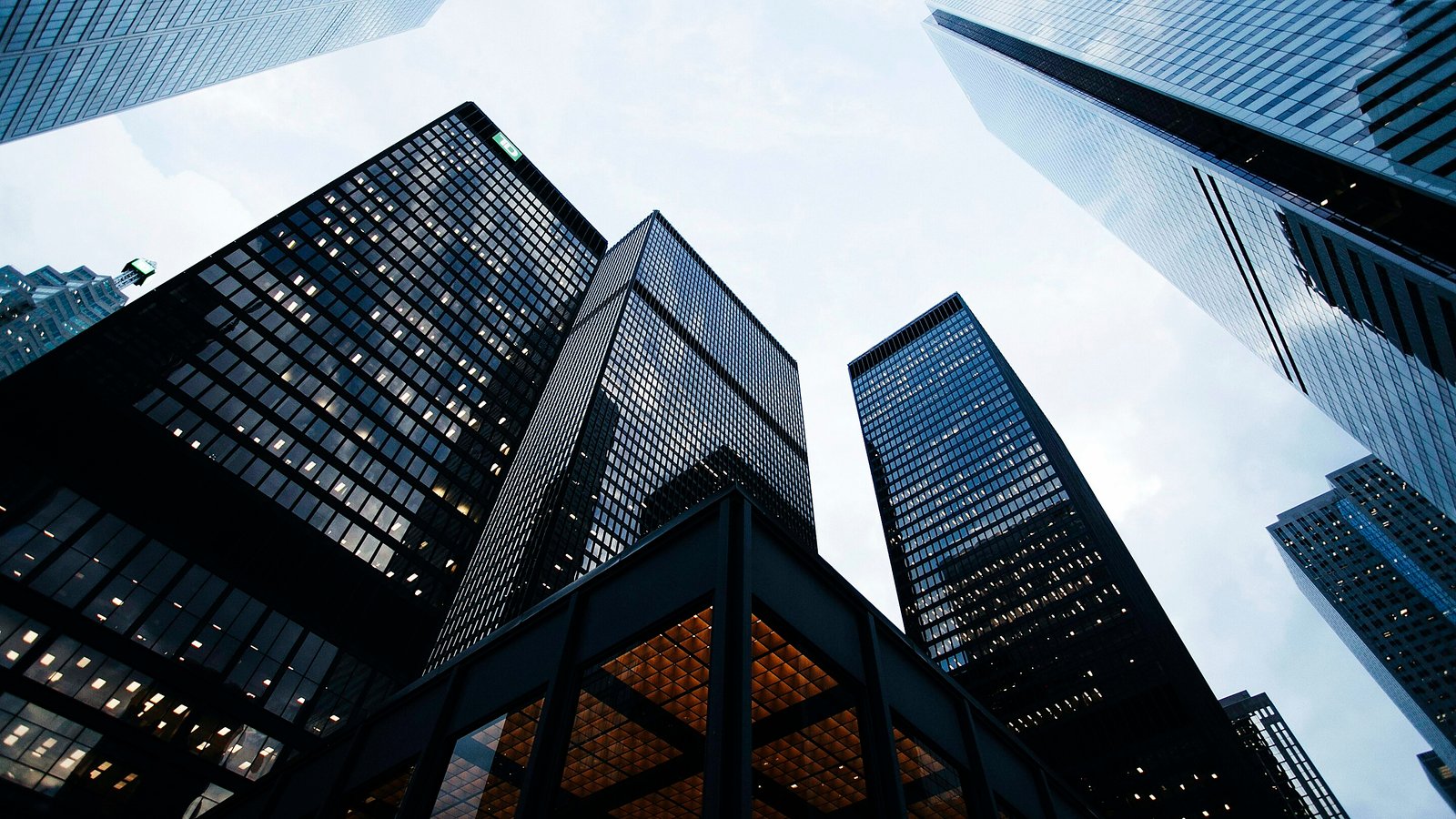 4K DIFC Corporate & Wealth Funnel Demo